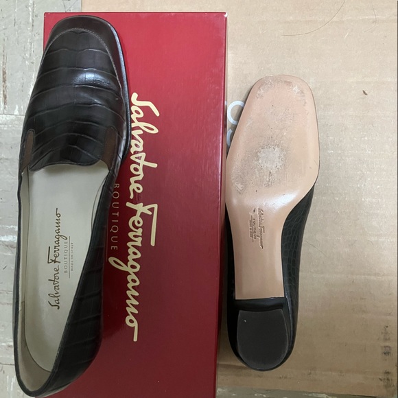Salvatore Ferragamo leather pump